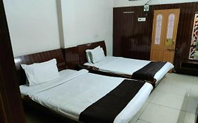 Hotel Paras